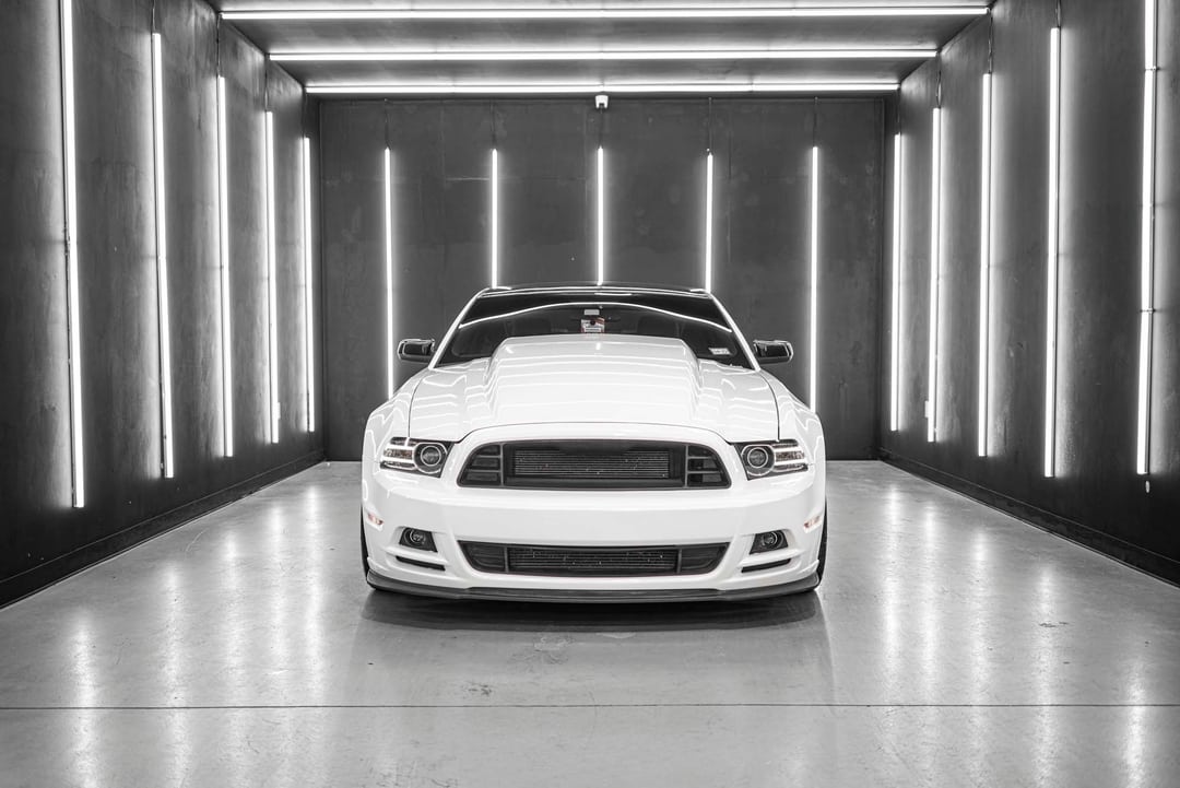2013 White Ford Mustang 2